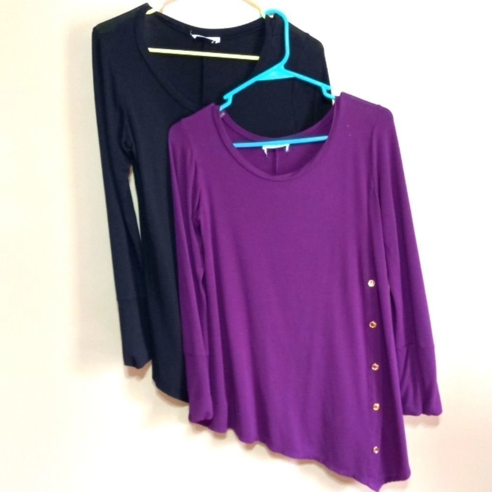 The zig Zag Stripe rayon spandex with golden accent buttons tunic top, sz M